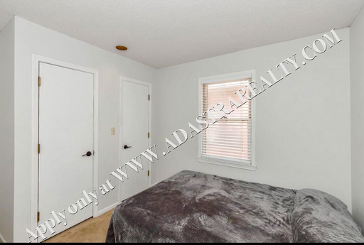 2715 Holmes St,, Kansas City, MO 64109