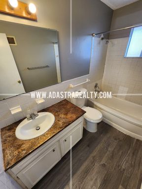 9415 Ballentine St,, Overland Park, KS 66214-1812