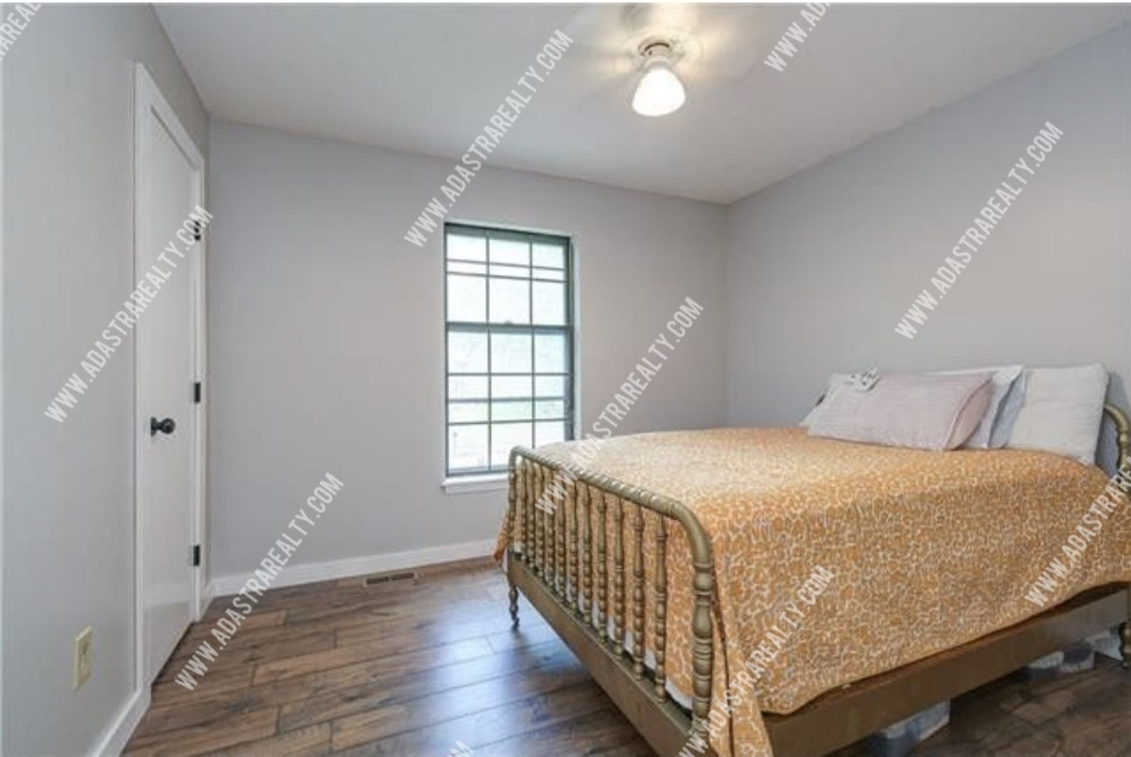 Blue Springs House: 2900 SE 6th St,