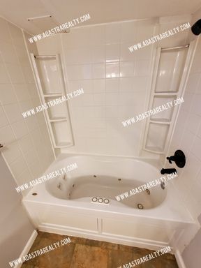 4825 W 75th St,, Prairie Village, KS 66208