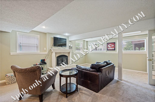 4904 157th St,, Overland Park, KS 66224