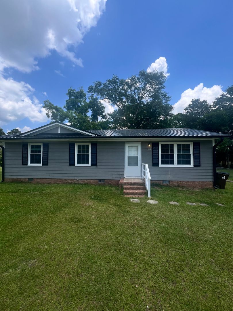 Sanford House: 2413 SHAWNEE CR.