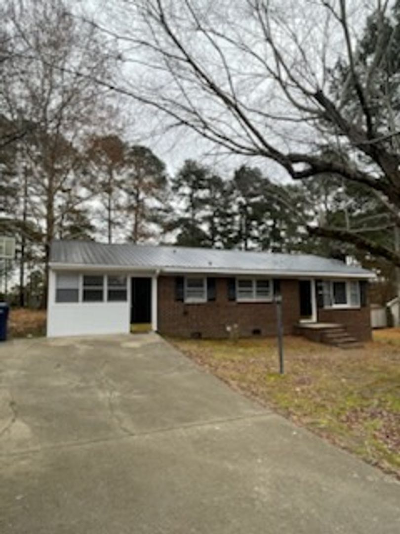 Sanford House: 301 Abbott Dr.