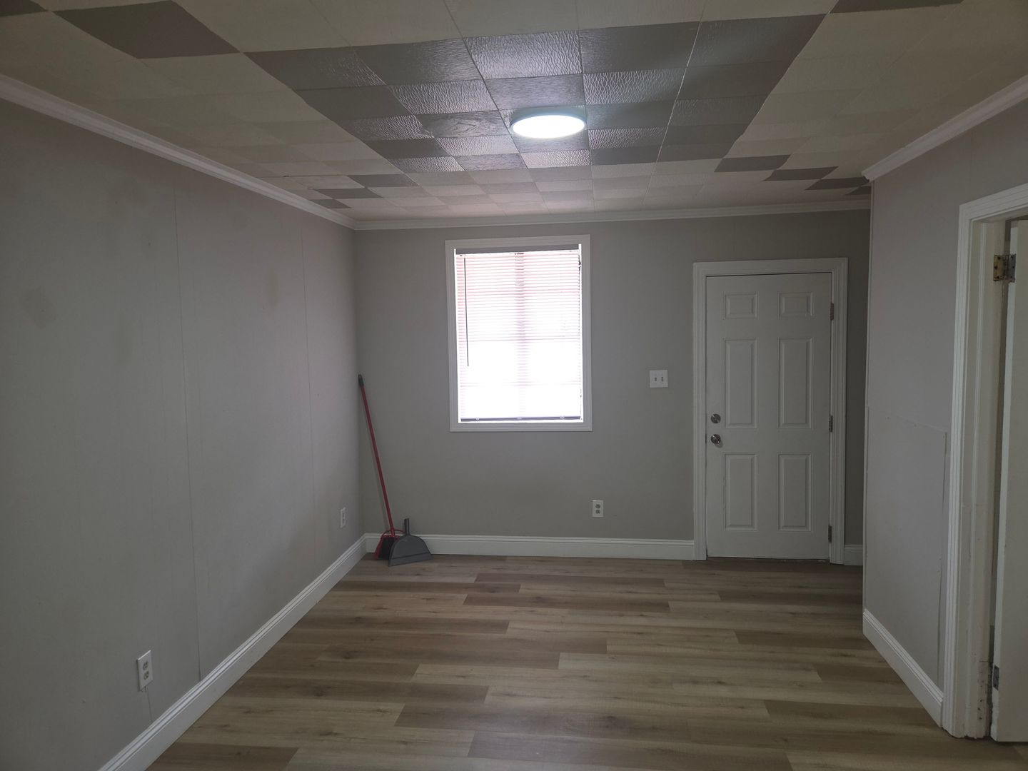 Sanford Apartment: 97 Deep River Road