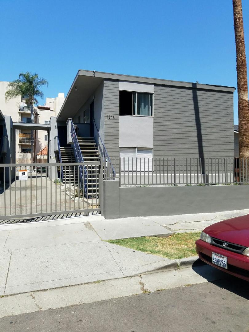 Los Angeles Apartment: 1215 North June St