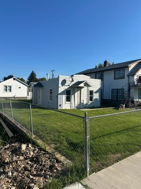 Charming, Fully Remodeled 1-Bedroom House Near University & Hip Strip – photo 1