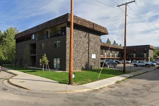 $1,150 / Updated 1 BD - All Utilities Included with $160.00 CAM - Pets okay! – photo 1