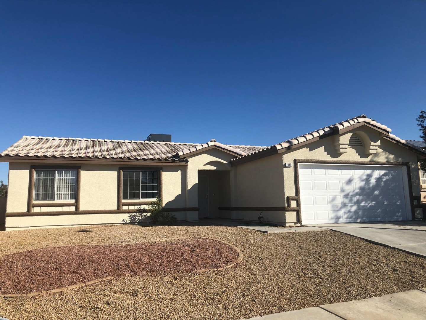 Henderson House: 916 Clubview Drive