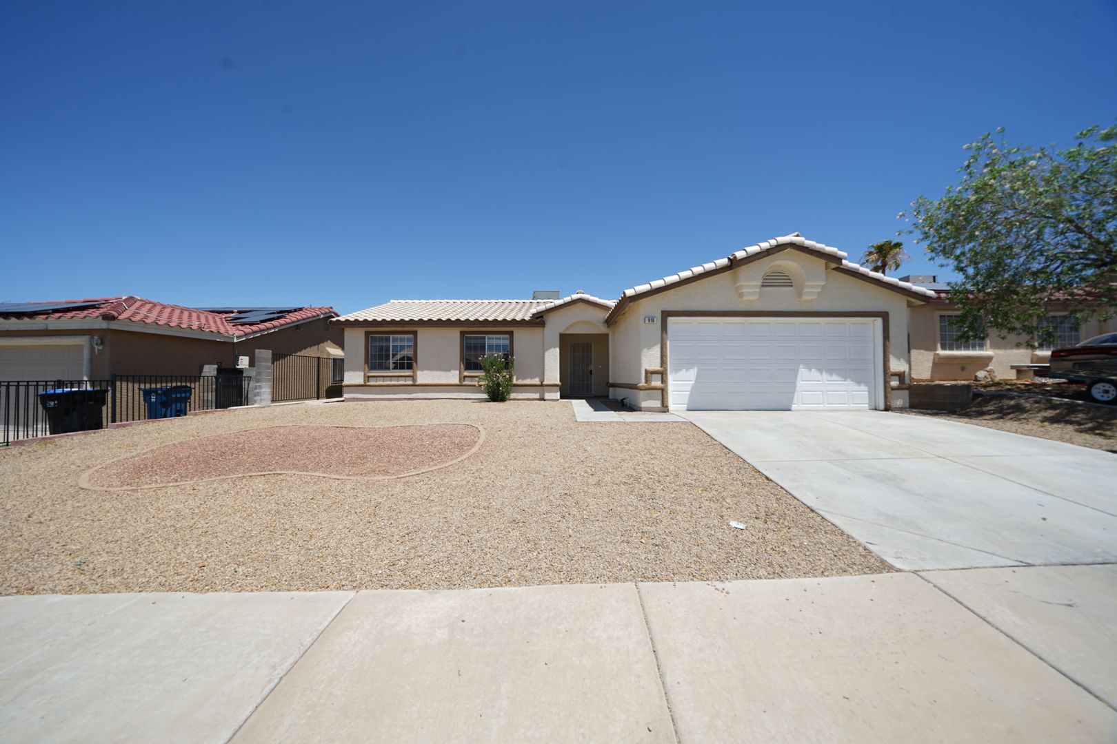 Henderson House: 916 Clubview Drive