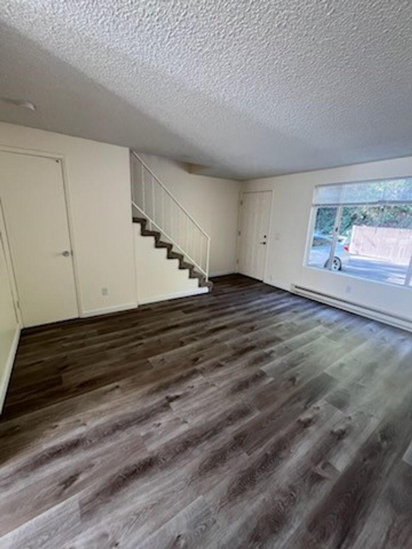 West Linn Apartment: 1777 Maple Street