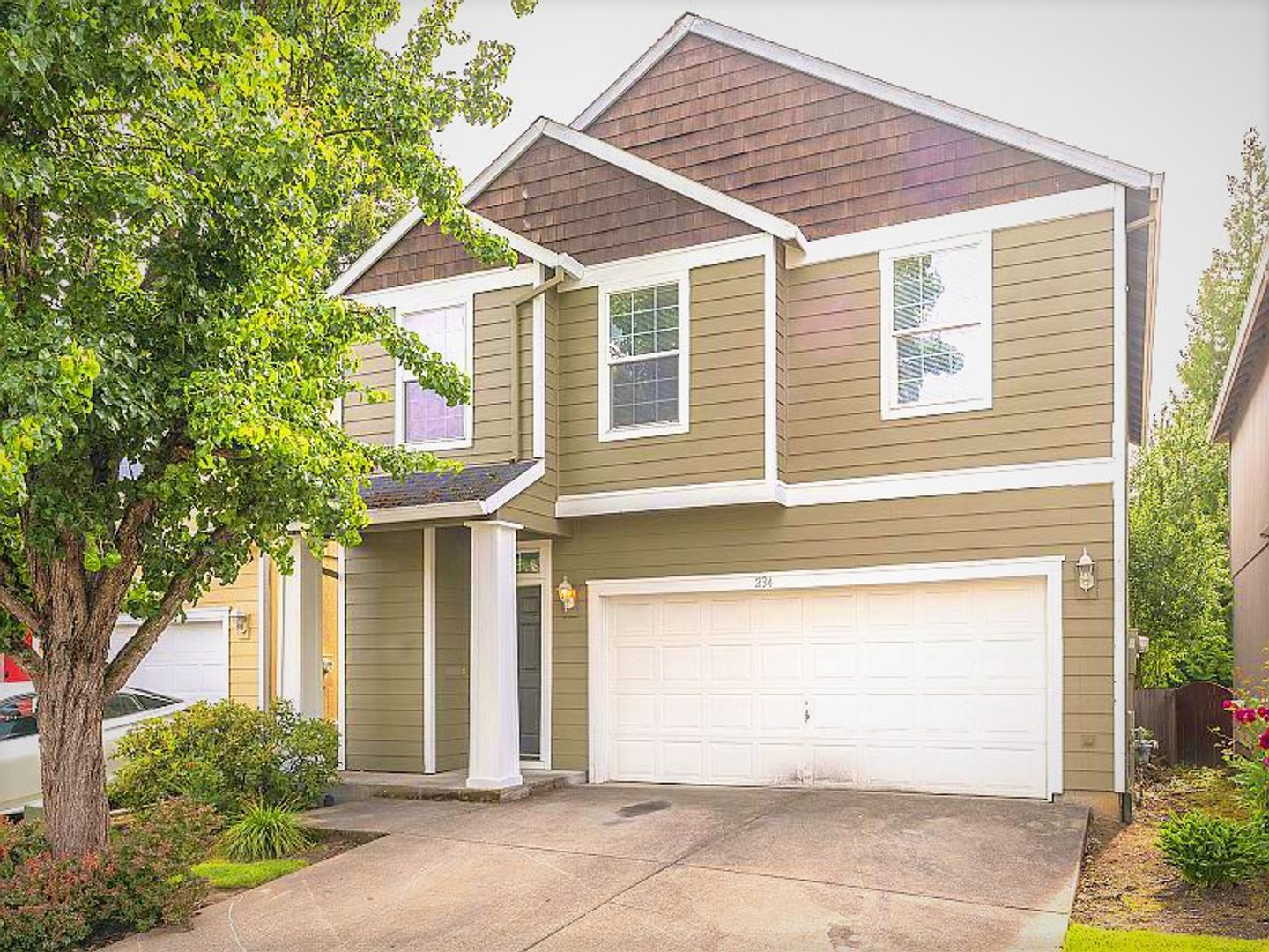 Hillsboro House: 176 SE 43rd Avenue