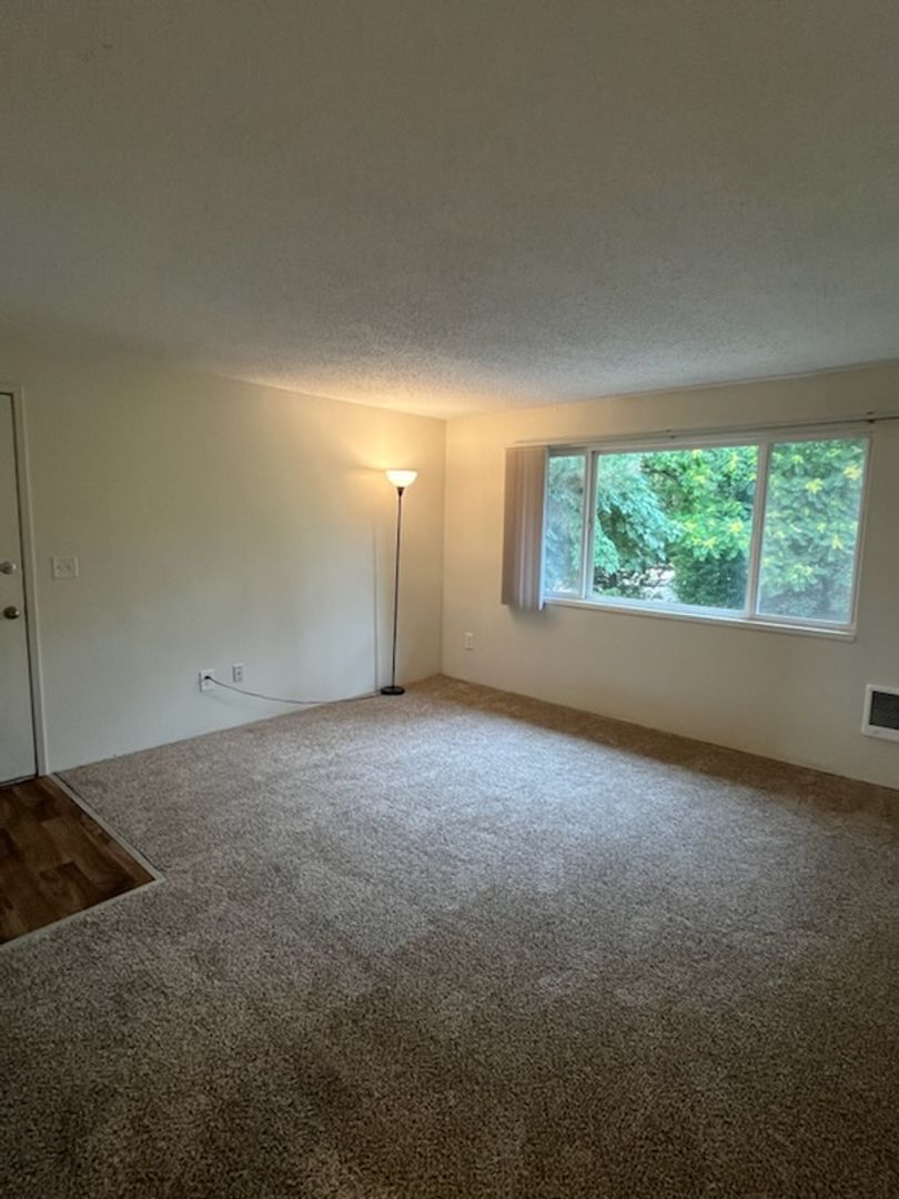 Welcome home to Sunset Villa in charming Canby! Brand New Washer & Dryer! 3 of 11