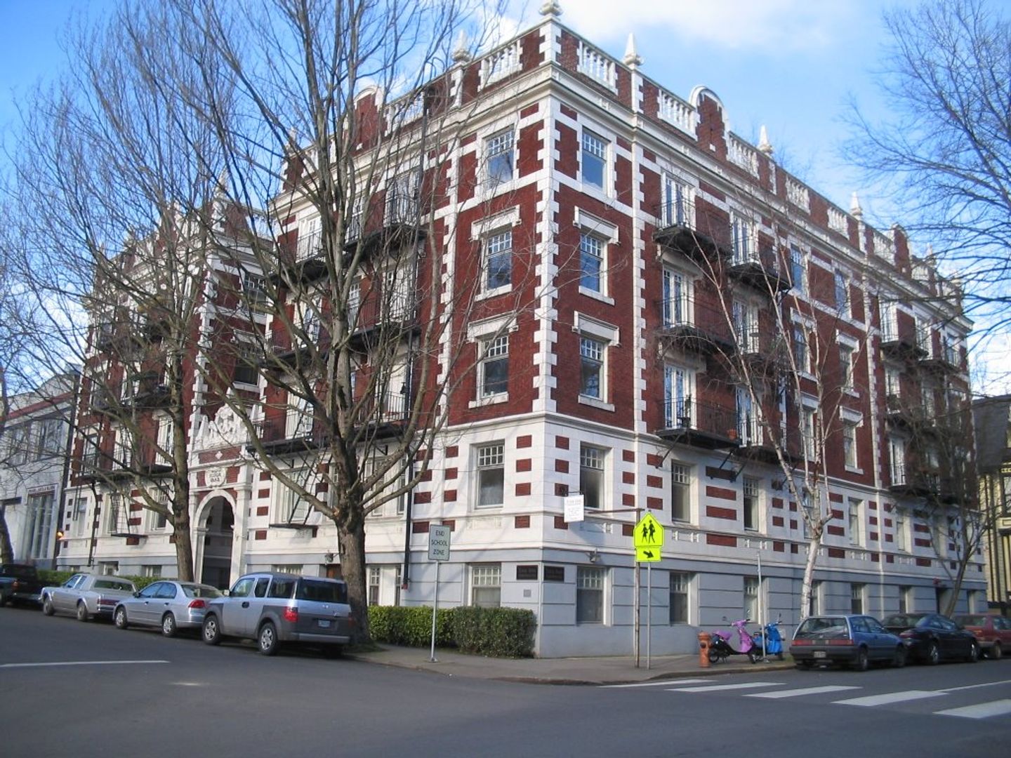 Portland House: 1811 NW Couch St. #305