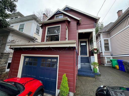 2154 NW Everett Street Unit A ~ Bright & Cozy Unit! – photo 1