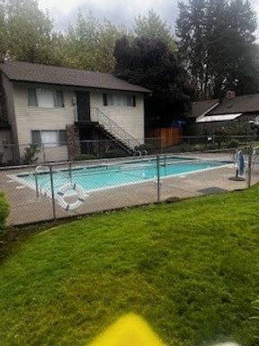 Beautiful 2 Bedroom Available Now - Private Fenced Backyard!! – photo 1