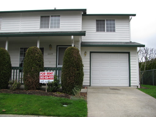 6229 SE Mariner Way ~ End Unit Townhome Near Intel! 6 MONTH LEASE – photo 1