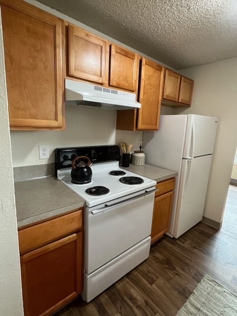 Canby Apartment: 360 S Locust St Unit 376
