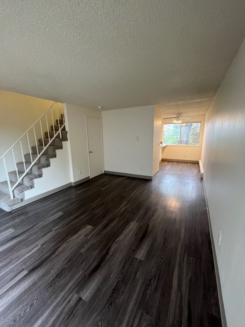 West Linn Apartment: 1777 Maple Street