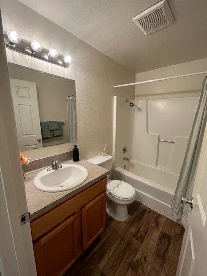 Welcome home to Sunset Villa in charming Canby! Brand New Washer & Dryer! 11 of 11