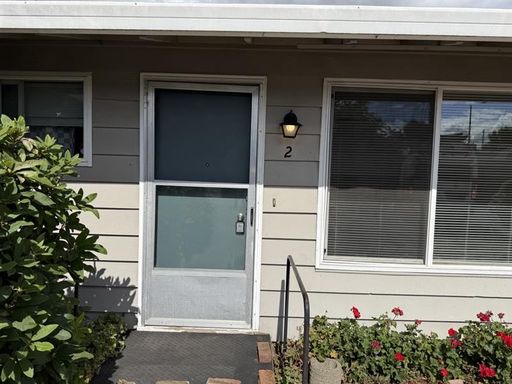 1139 SE Baseline Street #2 ~ Wonderful Unit in Plex – photo 1