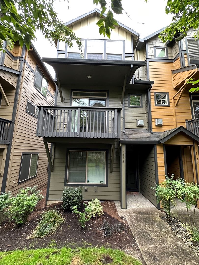 Beaverton Townhome: 1578 SW 175th Ave