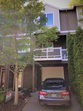 6509 SW 19th Avenue - Townhome Conveniently Located! – photo 1