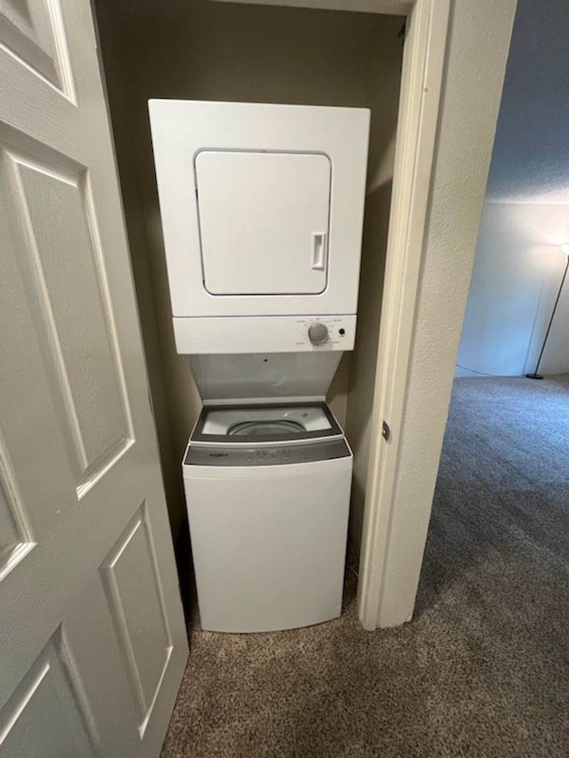 Welcome home to Sunset Villa in charming Canby! Brand New Washer & Dryer! 6 of 11