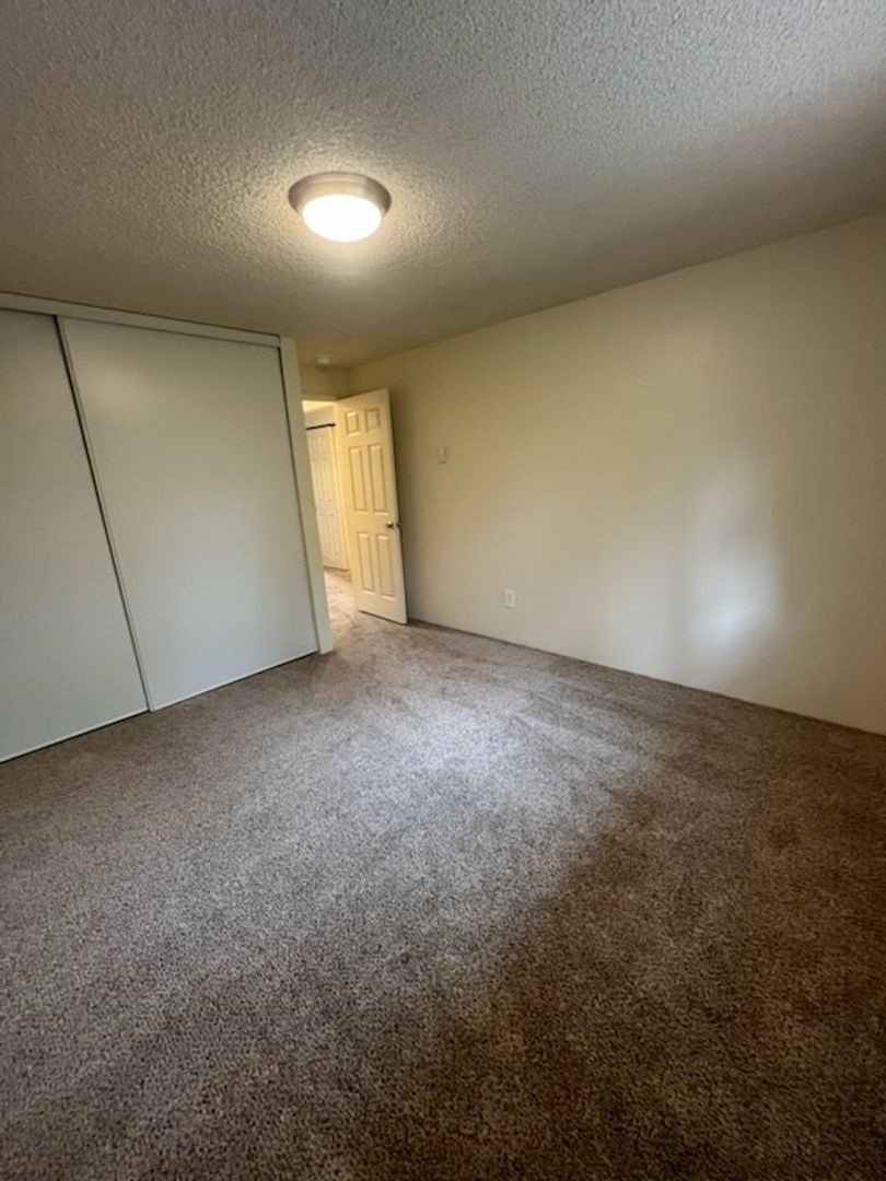 Welcome home to Sunset Villa in charming Canby! Brand New Washer & Dryer! 10 of 11