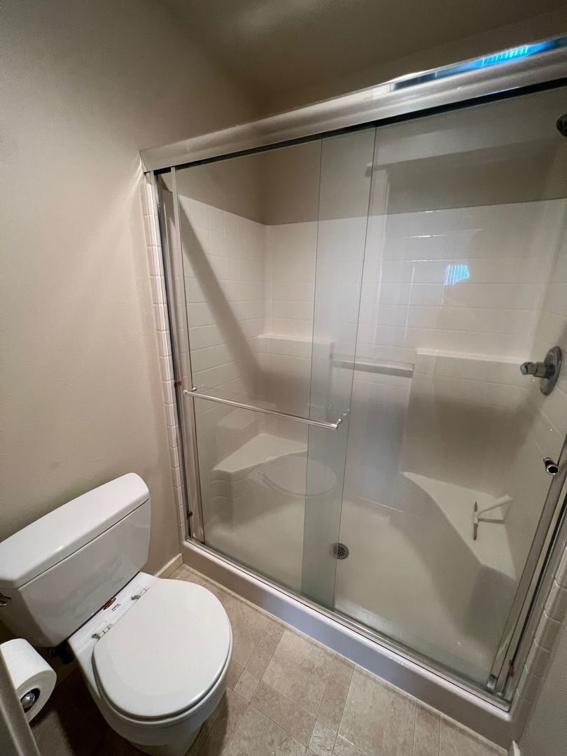 Hillsboro Townhome: 7111 NE Rocky Brook Street