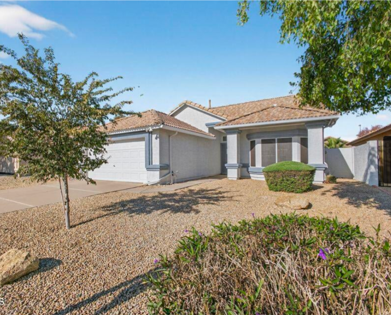 Gilbert House: 552 E Jasper Dr