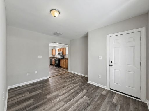 Refreshed 3BD 1BA Home with Parking! – photo 1
