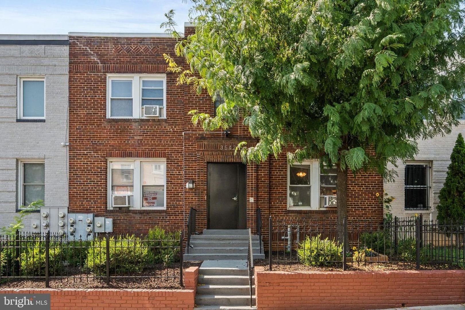 Washington Apartment: 3542 6th St NW
