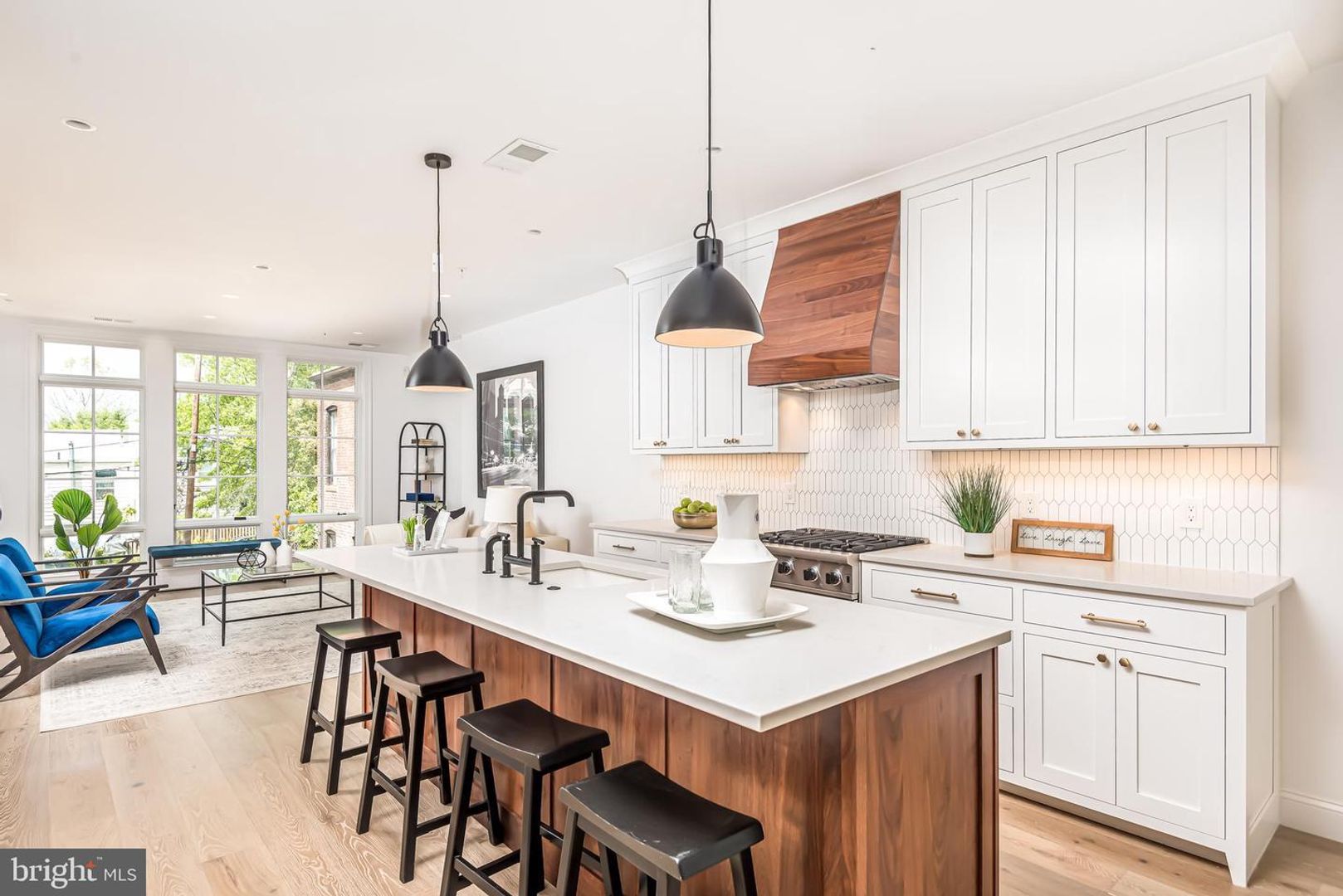 Washington Townhome: 467 M St NW