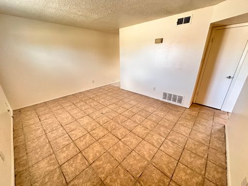Move in Special 1/2 off 1st months Rent! 2 Bedroom 1 Bathroom w/ Washer and Dryer Hook ups – photo 1