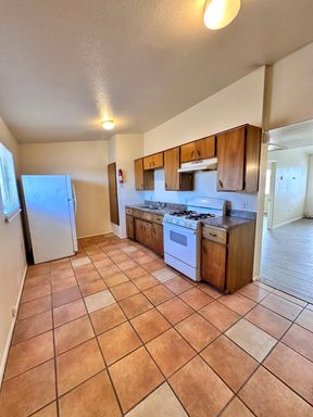 Move in Special 1/2 off 1st months Rent!. Upstairs 1 Bedroom 1 Bathroom – photo 1