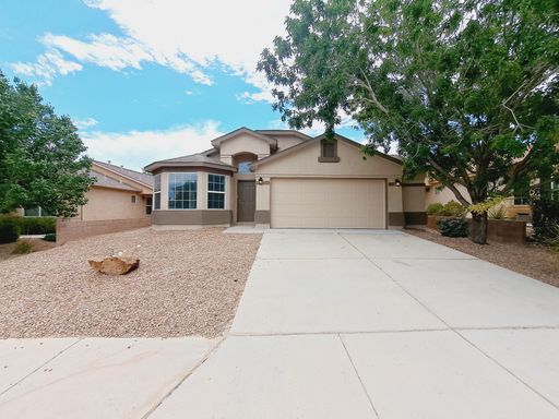 3 bed 2 bath home in Huning Ranch. Great Yard!