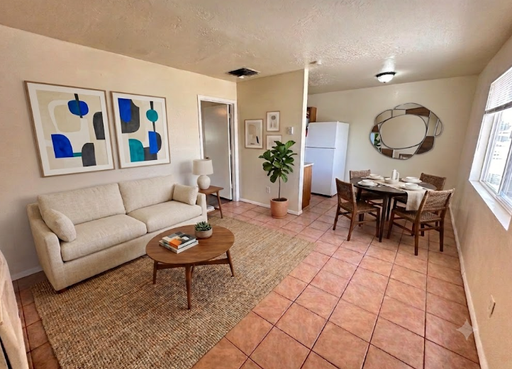 Move in Special! Cute and Cozy 1 bed 1 bath!