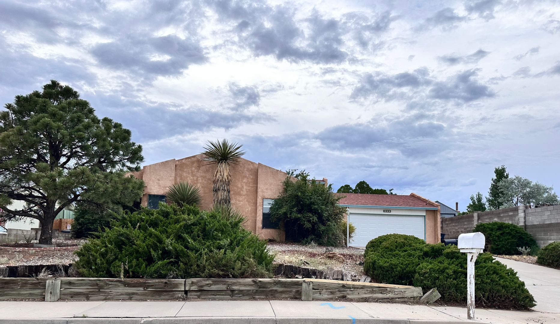 Rio Rancho House: 671 Western Hills Drive NE