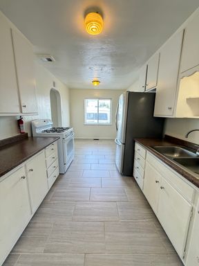 2 Bedroom 1 Bathroom – photo 1