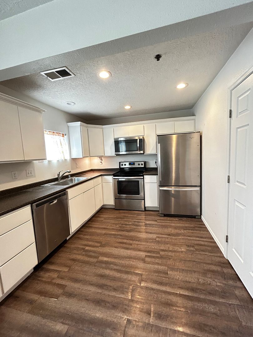 Albuquerque Apartment: 1808-1810 Gold Ave SE