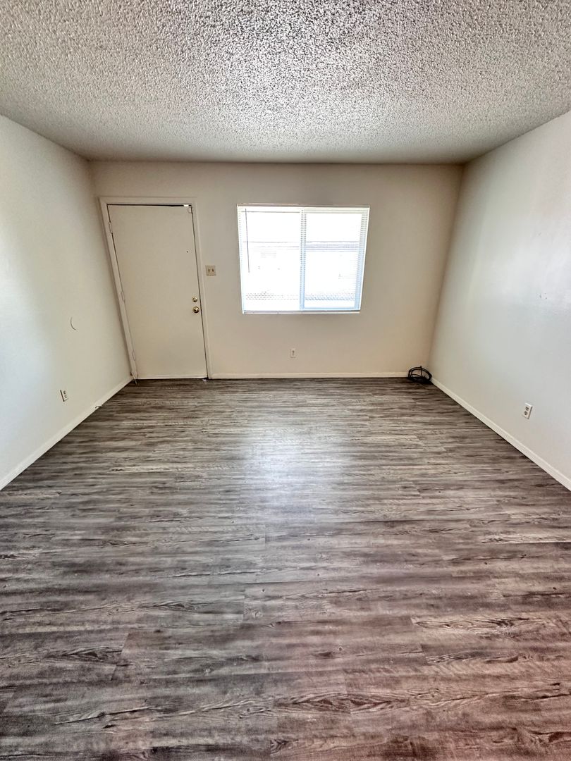 Albuquerque Apartment: 3211 Morris Street NE