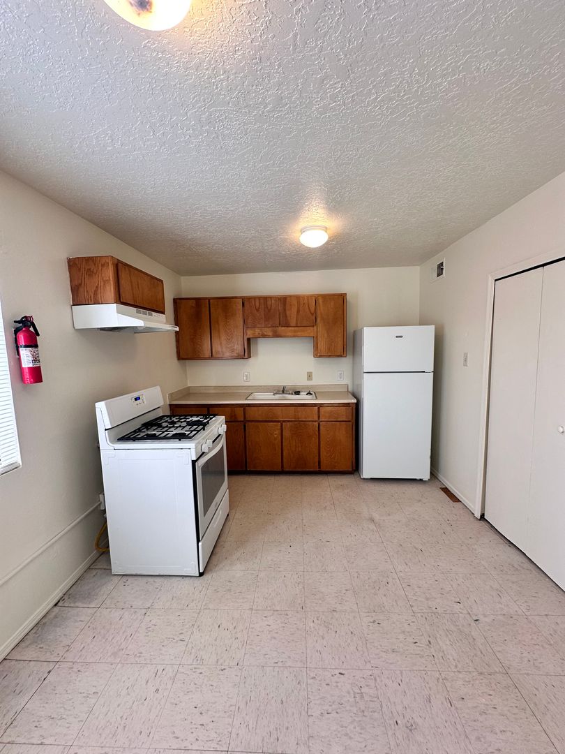 Albuquerque Apartment: 3800 Flora Vista Ave SW