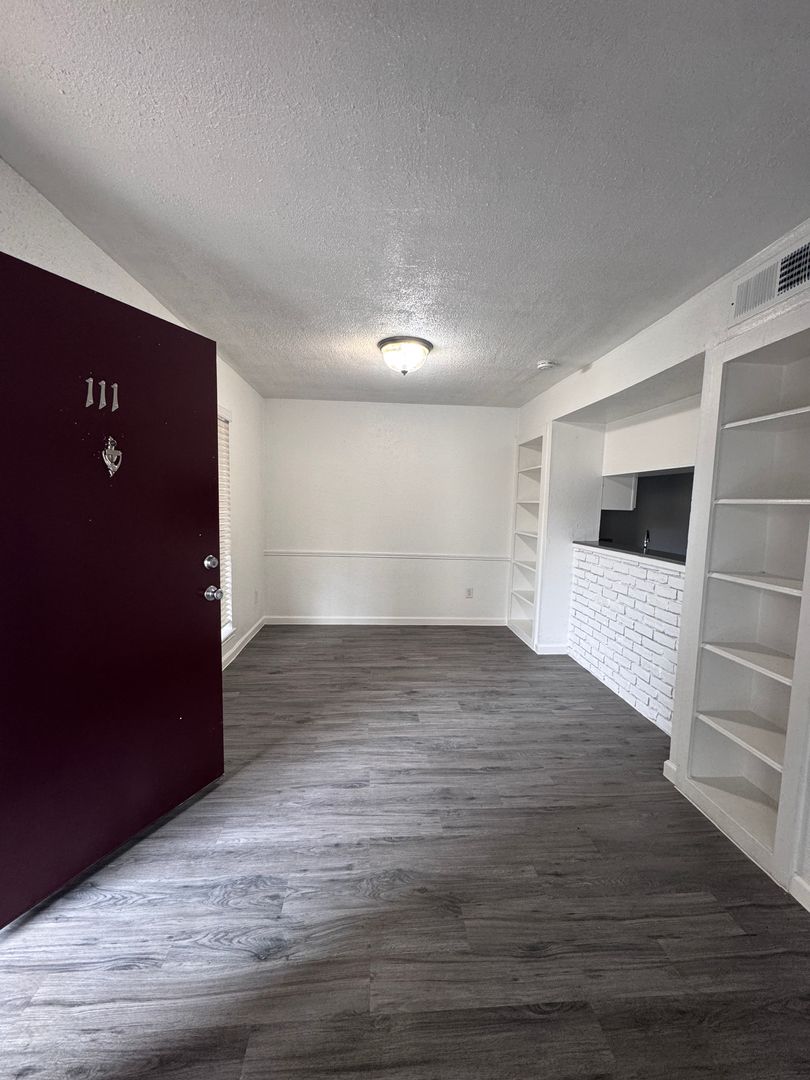 Houston Apartment: 9310 Long Point