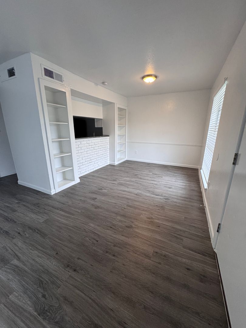 Houston Apartment: 9310 Long Point