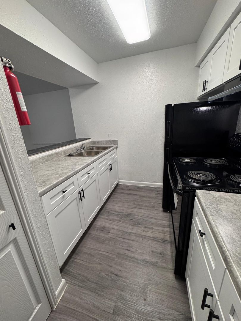 Houston Apartment: 9310 Long Point