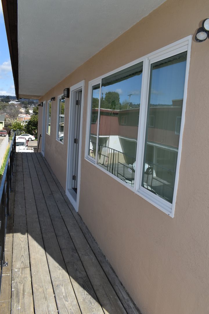 Oakland Apartment: 9641 Birch Street