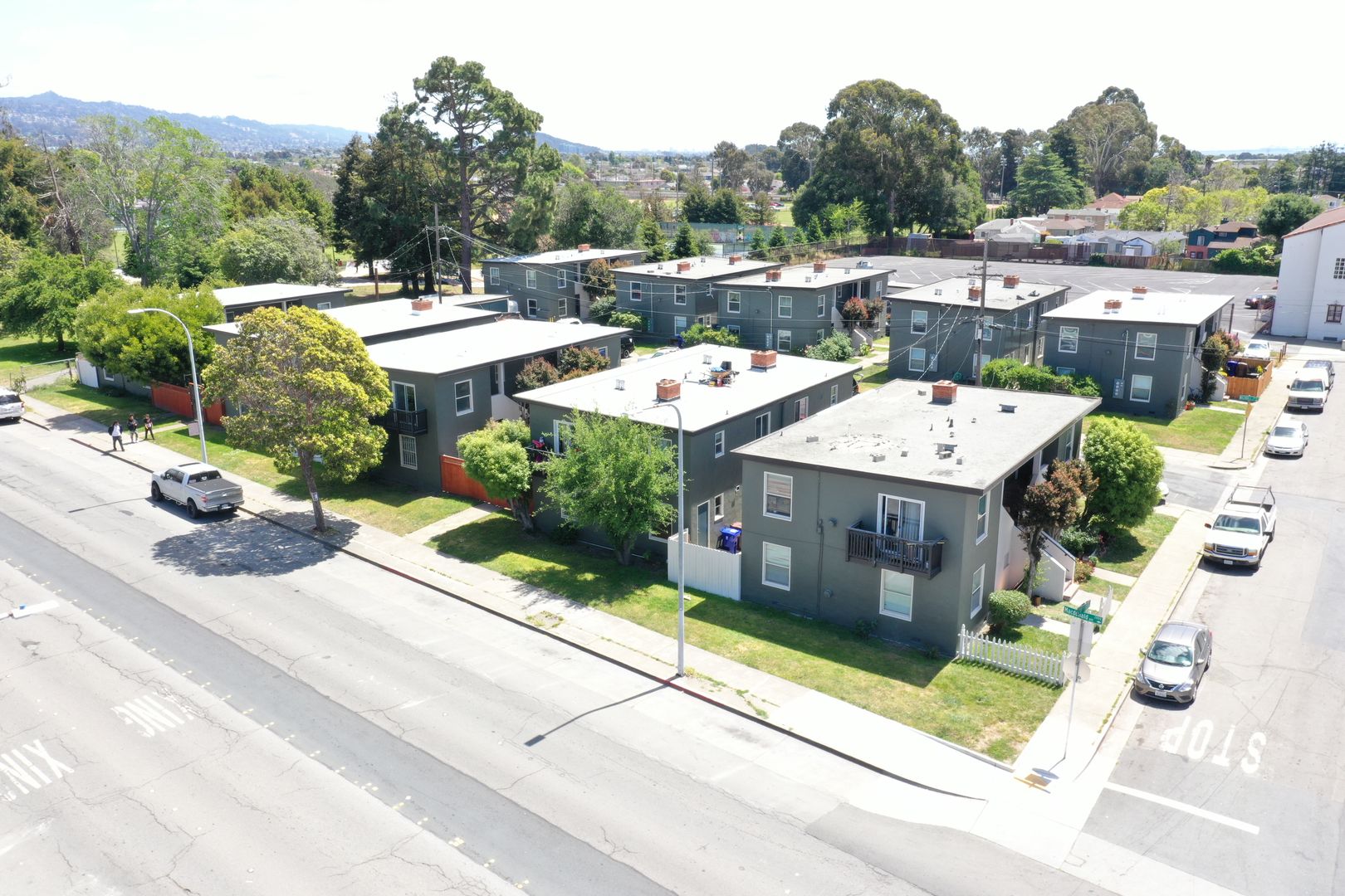 Richmond Apartment: 2808 Macdonald Ave