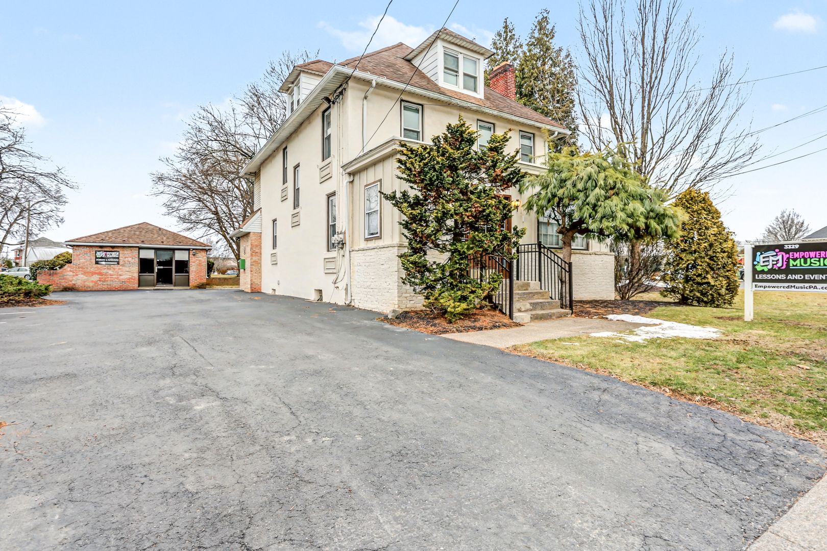 Camp Hill Apartment: 3327-3329 Market Street