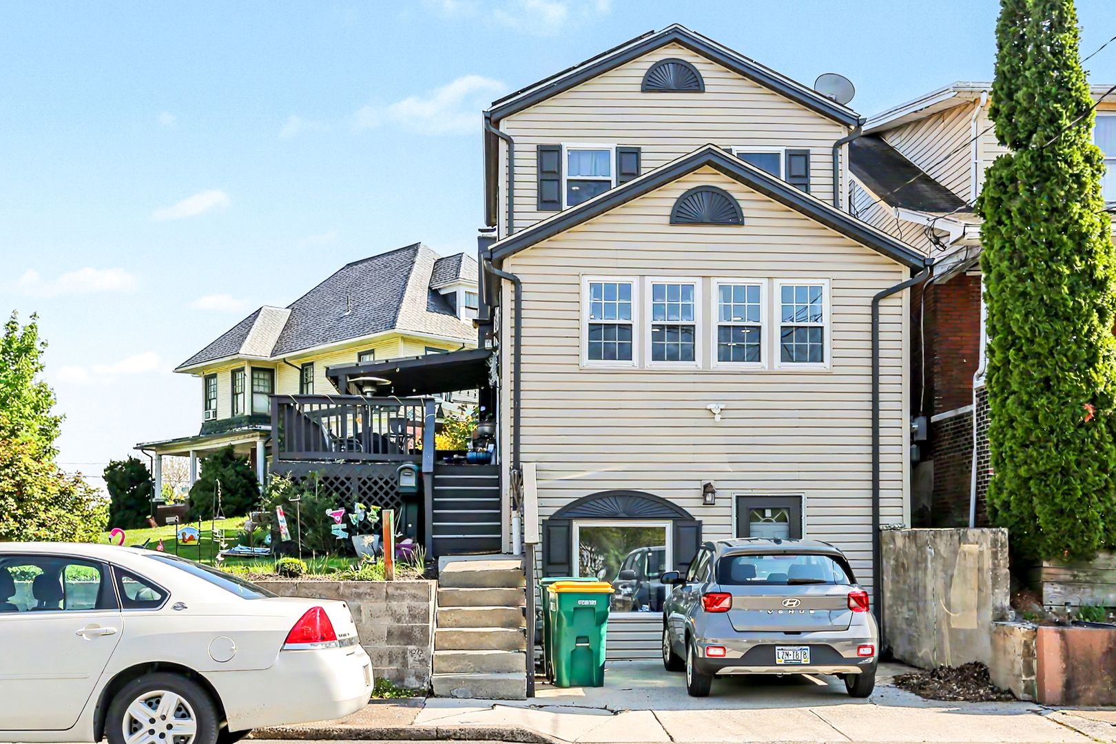 Enola House: 210 W Dauphin St