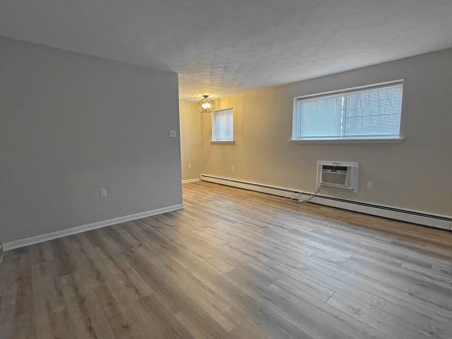 Harrisburg Apartment: 7 Carolyn St